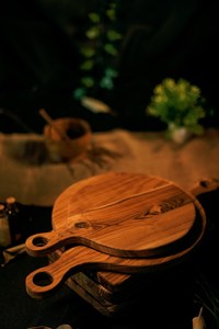 Planche à découper ronde en bois avec poignée, plateau de service en bois pour la cuisine et la salle à manger - Product Image 6