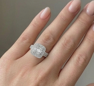 Anillo de Compromiso de Lujo con Doble Halo de Diamantes Cultivados en Laboratorio, Corte Esmeralda de 1.5ct, Certificado IGI, Oro Blanco de 14K, Venta al Por Mayor para Mujeres - Product Image 4