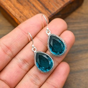 Boucles d'oreilles pendantes en argent sterling 925 avec pierre précieuse Indicolite, forme poire, faites à la main, bijoux de créateur, cadeau pierre de naissance de mars - Product Image 1