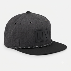 Casquette de baseball structurée à 5 panneaux gris uni personnalisée en gros, profil haut, visière plate, avec logo en patch de caoutchouc et lettres - Product Image 2