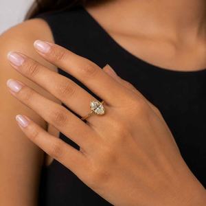 Anillo de compromiso vintage con diamante talla marquesa en oro amarillo con engaste de bisel para mujer - Product Image 5