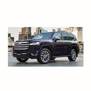 Toyota Land Cruiser Prado, un potente SUV diseñado para viajes familiares, conducción todoterreno y viajes largos por carretera. - Product Image 1