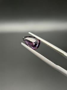 Zehra Gems Bijoux Spinelle Violette Naturelle Coupe Poire 1.77CT 9.7x6.5x4mm Pierre Précieuse Facettée Libre Effet de Couleur/Feu pour la Fabrication de Bijoux - Product Image 4