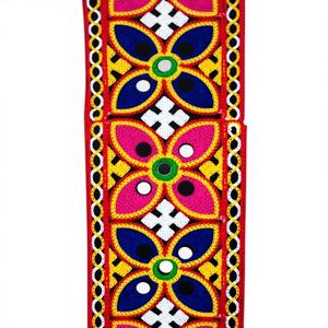 Dentelle Gamthi douce et résistante avec une finition de qualité supérieure, idéale pour les créateurs de boutiques et les exportateurs de vêtements. - Product Image 1