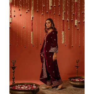 Ensemble Dupatta haut bas fantaisie pour femme avec beau travail de broderie - Product Image 1