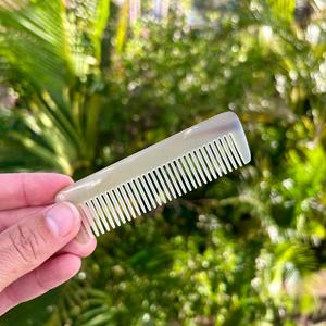 Peigne à cheveux en corne naturelle fait main, en corne de buffle blanche, à dents larges, peigne de toilettage lisse et poli, démêloir pour barbe, outil de soin personnel - Product Image 1