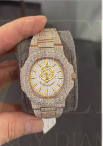 นาฬิกาเพชรโมอิสซาไนต์จากโรงงานโดยตรง ประดับเพชรแบบ Iced Out สไตล์ฮิปฮอป VVS เครื่องประดับหรูหราสั่งทำได้ พร้อมบริการตกแต่งแบบ Bling ในราคาที่สมเหตุสมผล - Product Image 1