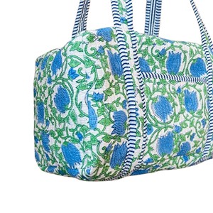 Sac de voyage matelassé de luxe artisanal, écologique, à imprimé floral bleu, grande capacité, style décontracté, en textile - Product Image 2