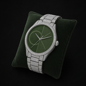Reloj de pulsera de lujo con pavé completo plateado, elegante, con indicador de fecha, diseño de colección. - Product Image 1