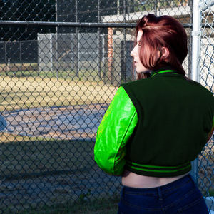 Chaqueta Corta Estilo Universitaria para Mujer, Color Verde Oscuro, Estilo Bomber con Letras, Mangas de Cuero Sintético, Ropa Exterior Informal, Moda Femenina - Product Image 6