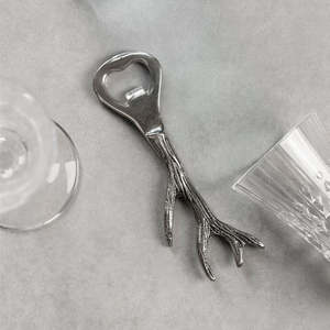 Décapsuleur en argent antique en forme de bois de cerf, outil de bar décoratif en métal avec design rustique en corne de cerf, accessoire de comptoir de cuisine haut de gamme - Product Image 3