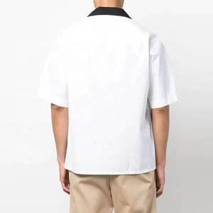 เสื้อเชิ้ตผ้าป๊อปลินแขนสั้นพิมพ์ลายกราฟิกตามสั่ง OEM สำหรับผู้ชาย - Product Image 4