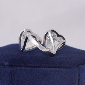 Bague de fiançailles en or 14 carats avec halo de diamants de laboratoire taille cœur (certifiée IGI) - Product Image 4