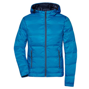 Blouson d'hiver urbain coupe décontractée avec rembourrage doux et isolant, col montant, fermeture éclair sur le devant et style moderne pour un usage décontracté - Product Image 5