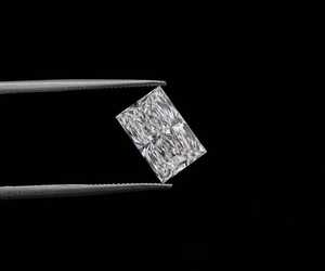 Pendentif bague de mariage en diamant de laboratoire certifié IGI 2,08 CT, taille baguette, couleur E, coupe fantaisie antique - Product Image 5
