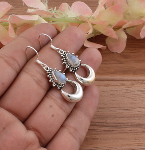 Boucles d'oreilles pendantes demi-lune en pierre de lune naturelle, argent sterling 925, bijoux de luxe pour femmes, pierre précieuse bleue scintillante, vente en gros - Product Image 5