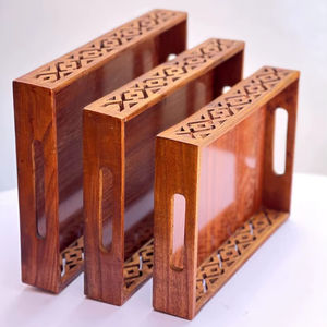 Ensemble de plateaux en bois rustique : Plateaux de service en sheesham faits à la main avec bords sculptés - Product Image 1