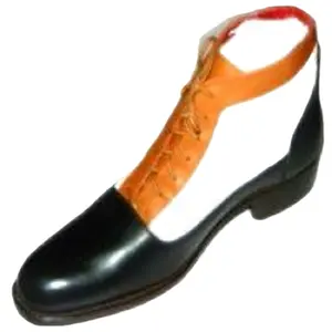 Zapatos de cuero con un aspecto diferente para reuniones de boda con diseño personalizado y buen precio de la India