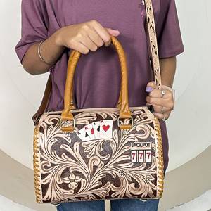 กระเป๋าเดินทางหนังลายดอกไม้พรีเมียม รุ่น Speedy Duffel ขนาดกลาง ดีไซน์ 777 Jackpot สำหรับออกกำลังกาย ท่องเที่ยว พักค้างคืน ความจุขนาดใหญ่ - Product Image 2