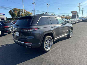 Jeep Grand Cherokee 4xe Summit 4WD 2023, SUV Usado en Buen Estado, Cuero, Automático, Opciones Híbridas Diésel/Gasolina/Eléctricas, Cámara Trasera Izquierda - Product Image 4