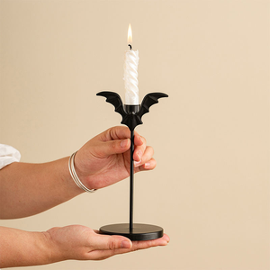 Portavelas Metálico con Forma de Ala de Murciélago, Portavelas Vampírico para Halloween, Portavelas Espeluznante con Forma de Murciélago - Product Image 3