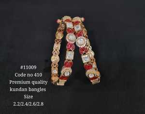Bracelet Kundan Premium 11009 en laiton doré, bijoux Kundan avec pierres rouges et transparentes, style géométrique, pour fêtes et mariages - Product Image 3