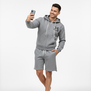 Ensemble sweat à capuche zippé et short gris pour homme Glory avec logo personnalisé, détails cloutés, tricot gaufré texturé, survêtement 2 pièces décontracté - Product Image 6