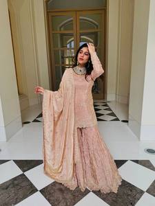 Ensemble moderne de fête TOP SHARARA DUPATTA en soie lourde brodée, longueur genou - Product Image 3