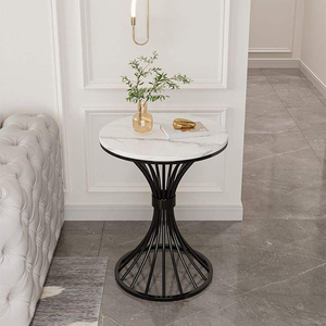 Table d'appoint ronde moderne en contreplaqué avec plateau effet marbre et base en métal noir, table d'appoint élégante pour le salon - Product Image 1