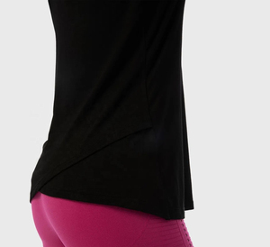 Ensemble de yoga tendance et respirant avec crop top à col halter – Vêtements de sport élégants pour la gym et le fitness (vente en gros) - Product Image 4