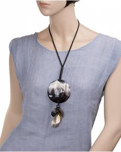 Collier pendentif bohème en corne avec breloques coquillages, ensemble de bijoux fantaisie pour femme, design rond noir et blanc, style chaîne longue - Product Image 1