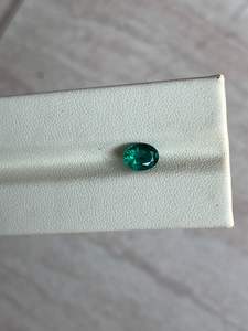 Esmeralda Verde Zambiana Natural de 6x8 mm, Corte Ovalado, Pulida, para Joyería - Product Image 4