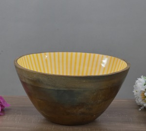 Tazón de Madera de Tono Natural con Acabado Cálido, Tazón Decorativo para Servir en la Mesa del Comedor, para Servir Frutas y Ensaladas en la Cocina y para Regalos - Product Image 1