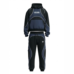 Conjunto Deportivo de Hombre con Parches de Tela Pesada |   Sudadera con Capucha y Pantalones Deportivos Personalizados con Paneles en Contraste | - Product Image 1