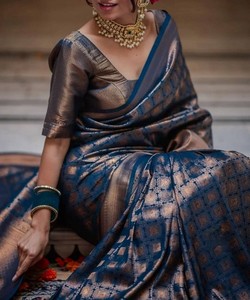 Sari de seda verde claro listo para enviar, vestido tradicional indio estilo Banarasi, sari drapeado con borde estampado para ceremonias. - Product Image 3