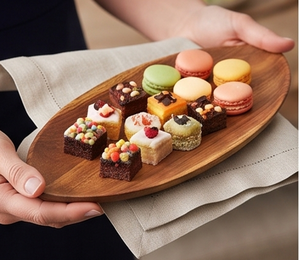 Assiette de service en bois faite à la main, motif grain de bois naturel, finition polie, pour la maison, les mariages, les événements et les restaurants - Product Image 2