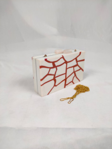 Pochette de soirée glamour en résine nacre, forme personnalisée, faite à la main, peinte à la main, couleurs personnalisées, art de la mode, objet de collection - Product Image 3