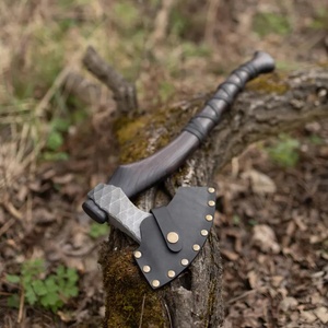 Hache de combat de style Viking en acier à haute teneur en carbone, fabriquée à la main, manche en bois, fourreau en cuir, personnalisable, vente en gros, couteaux de survie Viking - Product Image 5