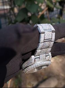 นาฬิกาฮิปฮอปแบบเหรียญรุ่นลิมิเต็ดอิดิชั่น ประดับเพชรหรูหรา ดีไซน์กลไก พร้อมหน้าปัดสีเงินและสายแบบ Pave ประดับเพชรเต็มเส้น - Product Image 2