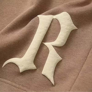 Pantalones Cortos Deportivos de Alta Calidad, 100% Algodón, con Bolsillos con Cordón, Estampado Puff Vintage, Estilo Desgastado - Product Image 3