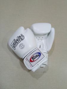 นวมชกมวยสีขาว ซานด้า มวยไทย แฟร์เท็กซ์ ฝึกซ้อม MMA เทควันโด กราปลิง คิกบ็อกซิ่ง นวมชกแบบกำหนดเอง น้ำหนักเบา ปรับแต่งได้ - Product Image 4
