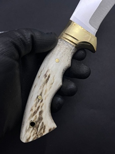 Cuchillo de Caza y Camping con Mango de Cuerno de Ciervo, Hoja Fija de Acero Inoxidable con Borde Parcialmente Serrado - Product Image 3