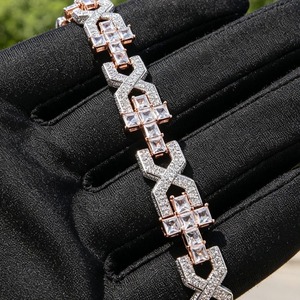 Pulsera de tenis hiphop para hombre de plata de ley 925 personalizada, con diseño cubano y cruz, halo de moissanita, estilo 'Iced Out' y diamante 'Princess' - Product Image 1
