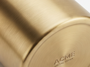 Florero de Metal de Diseño Moderno con Acabado Dorado, Perfecto para Accesorios Decorativos de Mesa Elegantes y con Estilo para el Hogar - Product Image 3