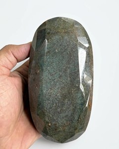 พลอยทับทิมธรรมชาติทรงรีเจียระไนแบบมรกต น้ำหนัก 5000 กะรัต พลอยเม็ดเดี่ยวขนาดใหญ่ สีแดงเข้มขัดเงา พลอยทับทิมคุณภาพสูง - Product Image 1