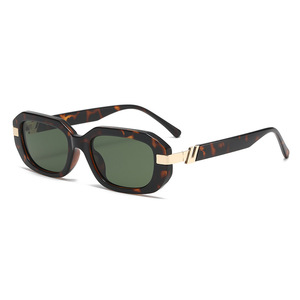 Gafas de Sol Cuadradas Pequeñas RTS UV400 con Montura Completa de PC, Tendencias 2026 para Mujer, Venta al Por Mayor de Fábrica, Actividades al Aire Libre - Product Image 1