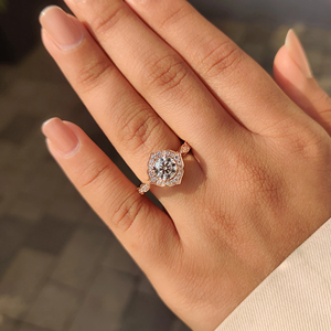 Anillo de Compromiso de Diamantes Redondos de Lujo en Estilo Halo, Oro y Plata, Joyería Nupcial de Laboratorio, Proveedor Mayorista en Línea - Product Image 6