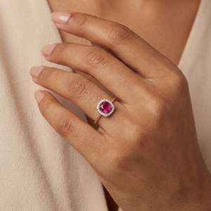 Diamante natural de corte brillante redondo, color H-I, certificado por IGI, de 0.07 quilates, claridad VS-SI, en oro amarillo macizo, de calidad premium. - Product Image 1