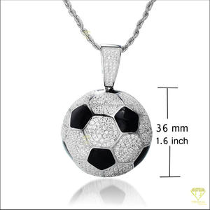Pendentif de football de haute qualité avec un arrangement de pierres brillantes et une finition en diamant moissanite - Product Image 3