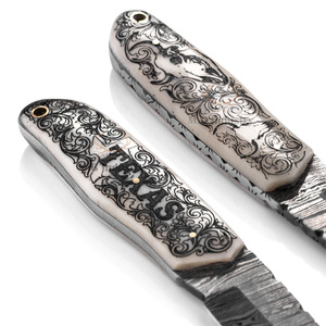 Cuchillo de Caza Artesanal de Acero de Damasco, Hoja de 4mm de Grosor con Espiga Completa, Grabado Láser, Mango de Hueso de Camello, Personalizable OEM para Exteriores - Product Image 4